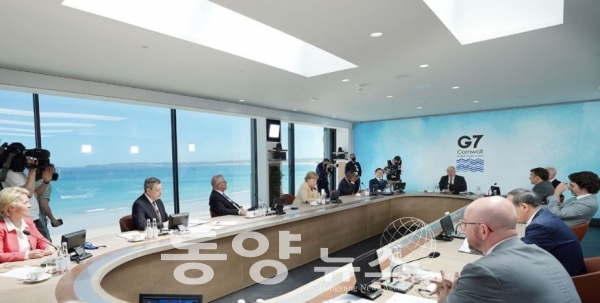 문재인 대통령이 13일(현지시간) 영국 콘월에서 열린 주요 7개국(G7) 정상회의에 참석하고 있다. (사진=청와대 제공)