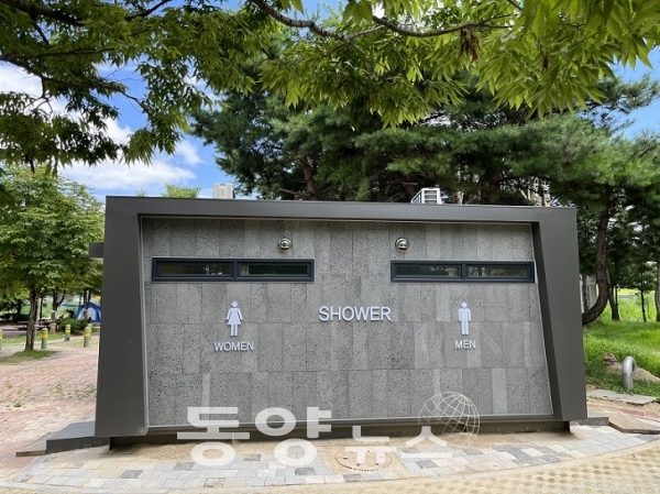 청주 문암생태공원의 캠핑장 샤워실 (사진= 청주시 제공)