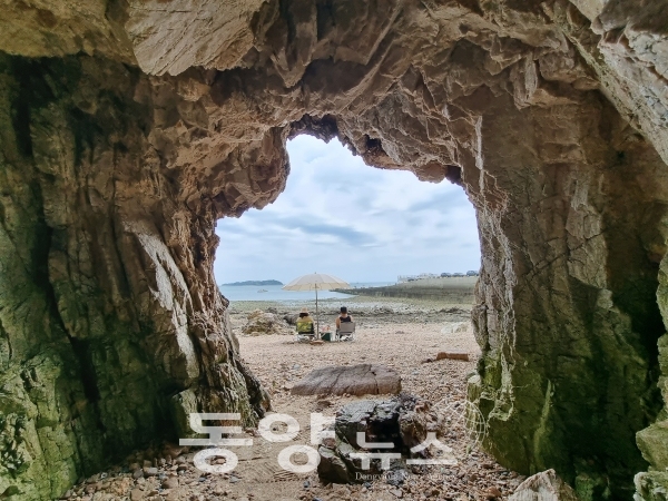 당진 왜목마을의 해식동굴 (사진=당진시 제공)