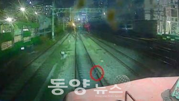 사고발생 전 사고열차 전방 CCTV에 찍힌 텅레일이 부러져 있는 모습. (사진=국토부 제공)