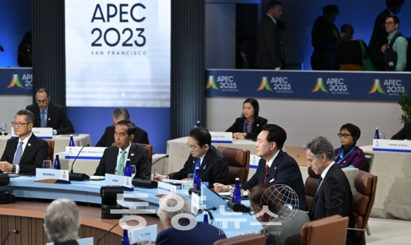 윤석열 대통령은 17일(현지시간) 미국 샌프란시스코에서 열린 제30차 아시아태평양경제협력체(APEC) 정상회의 두 번째 세션인 리트리트에 참석했다. (사진=대통령실 제공)