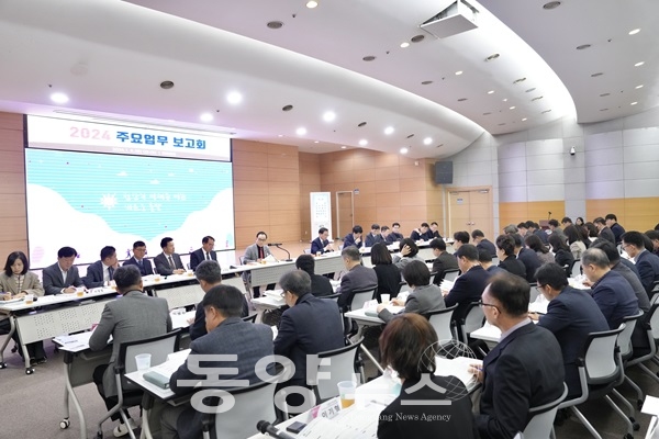 천안시는 8일 시청 대회의실에서 박상돈 천안시장 주재로 ‘2024 주요업무 보고회’를 개최했다. (사진=충남 천안시 제공)